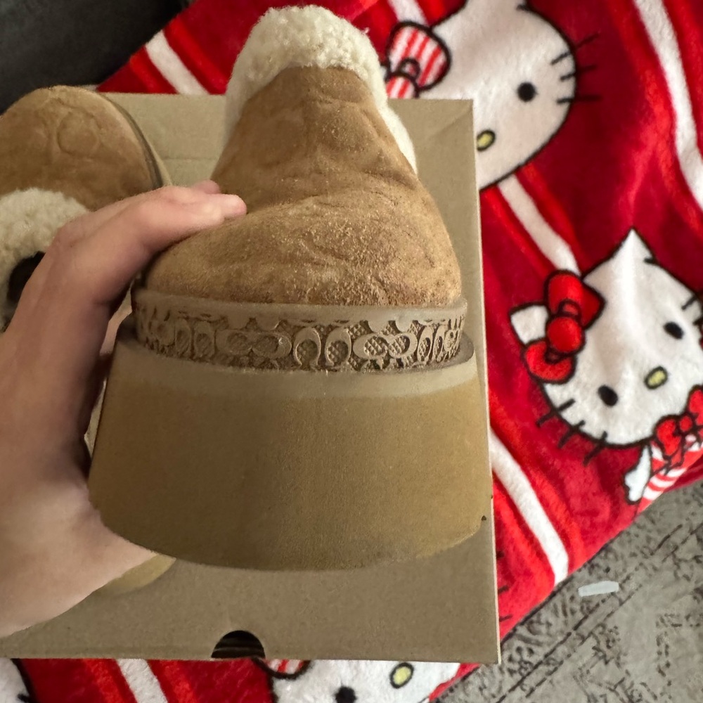 Coach Tan Suede Slippers with White Fur Trim - Picture 8 of 9